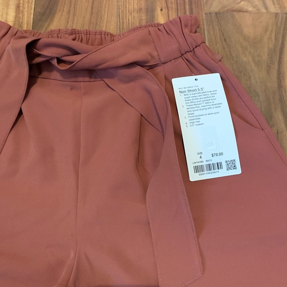 Lululemon noir short 5.5” inseam size 4 RSTC - Picture 2 of 6